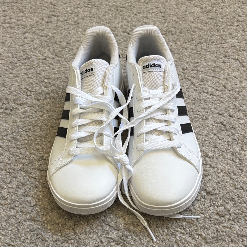 Adidas White Low-Top Sneakers with Black Stripes Men’s size 6 1/2. NEW!